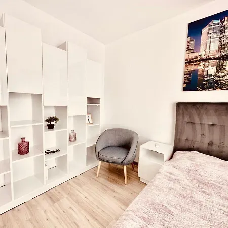 At The Plaza Βουκουρέστι